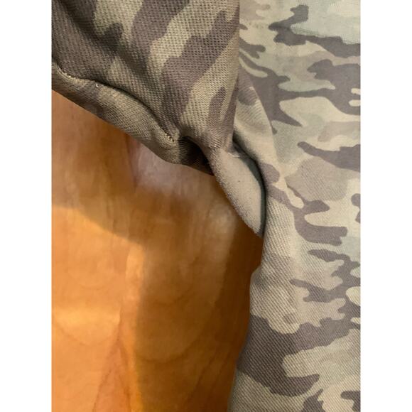 Spanx Capri Legging Camo Green Print Women's Size Medium Workout - Picture 6 of 7